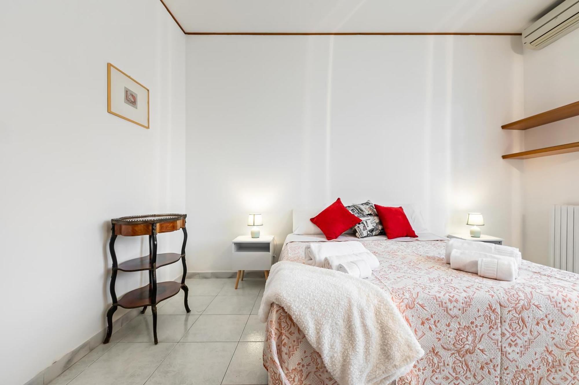 Palazzo Reale & Piazza Indipendenza Roomy Flat Палермо Екстериор снимка