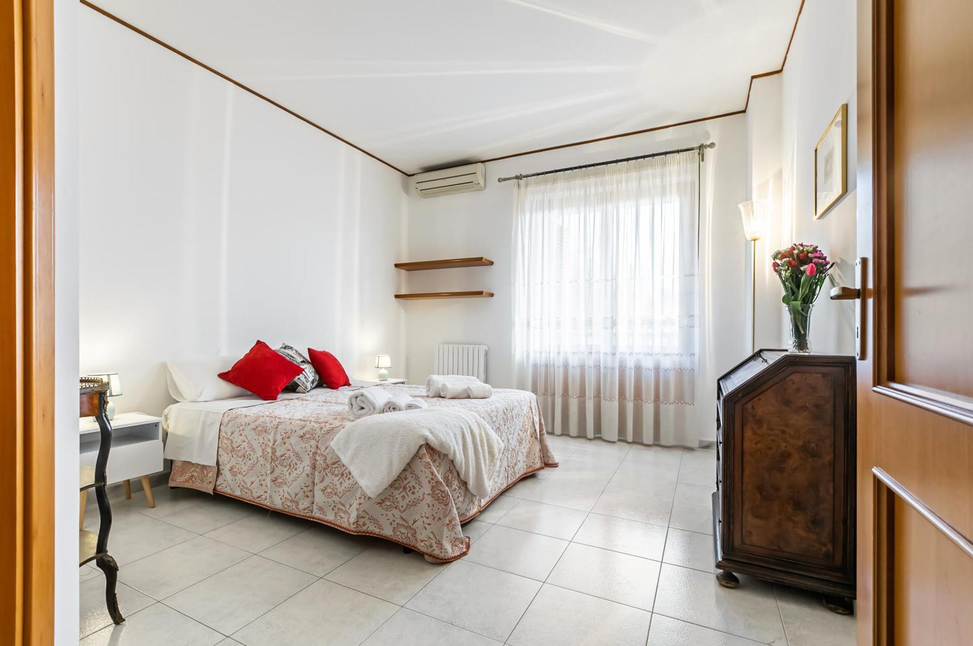 Palazzo Reale & Piazza Indipendenza Roomy Flat Палермо Екстериор снимка