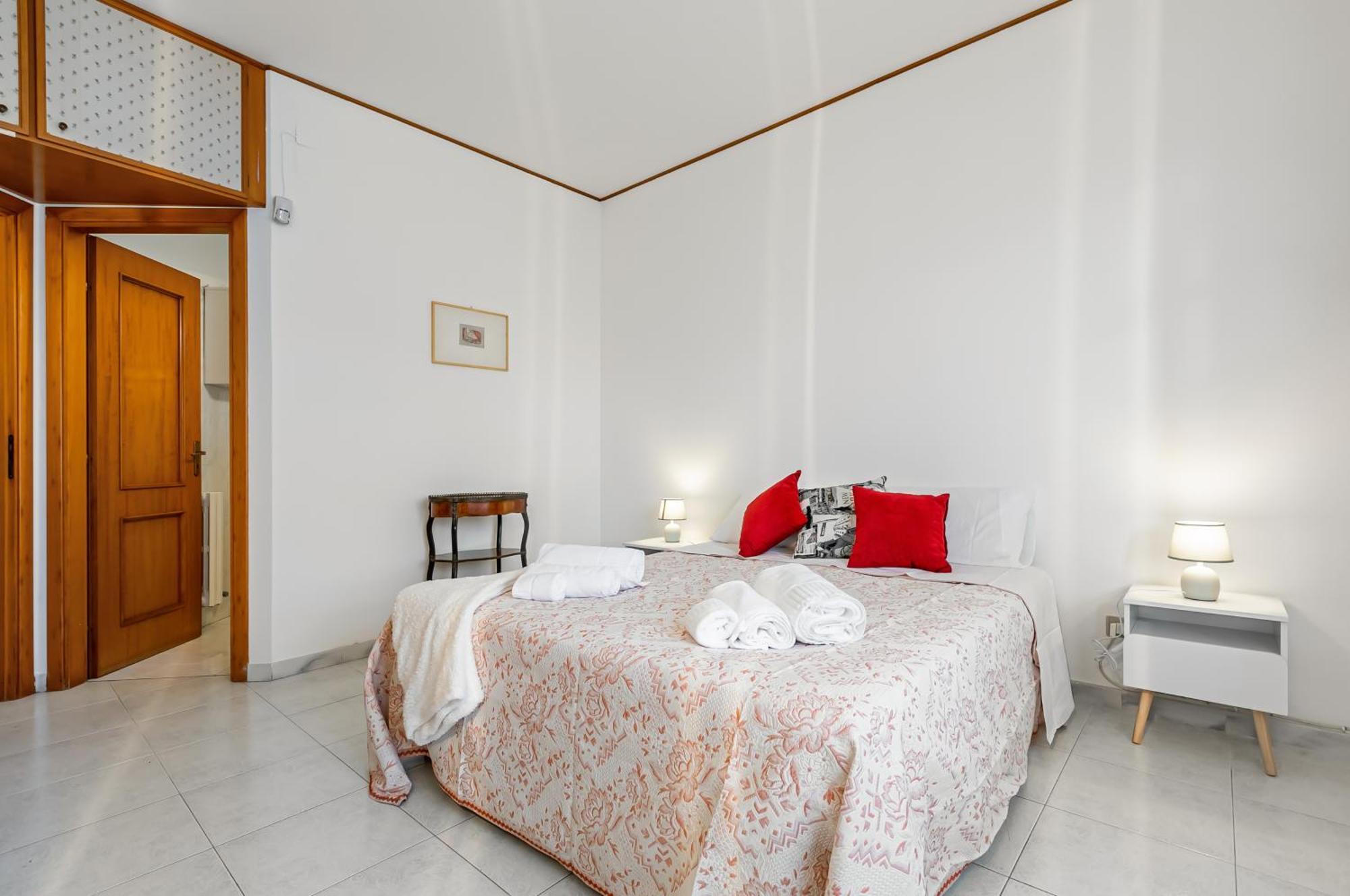 Palazzo Reale & Piazza Indipendenza Roomy Flat Палермо Екстериор снимка