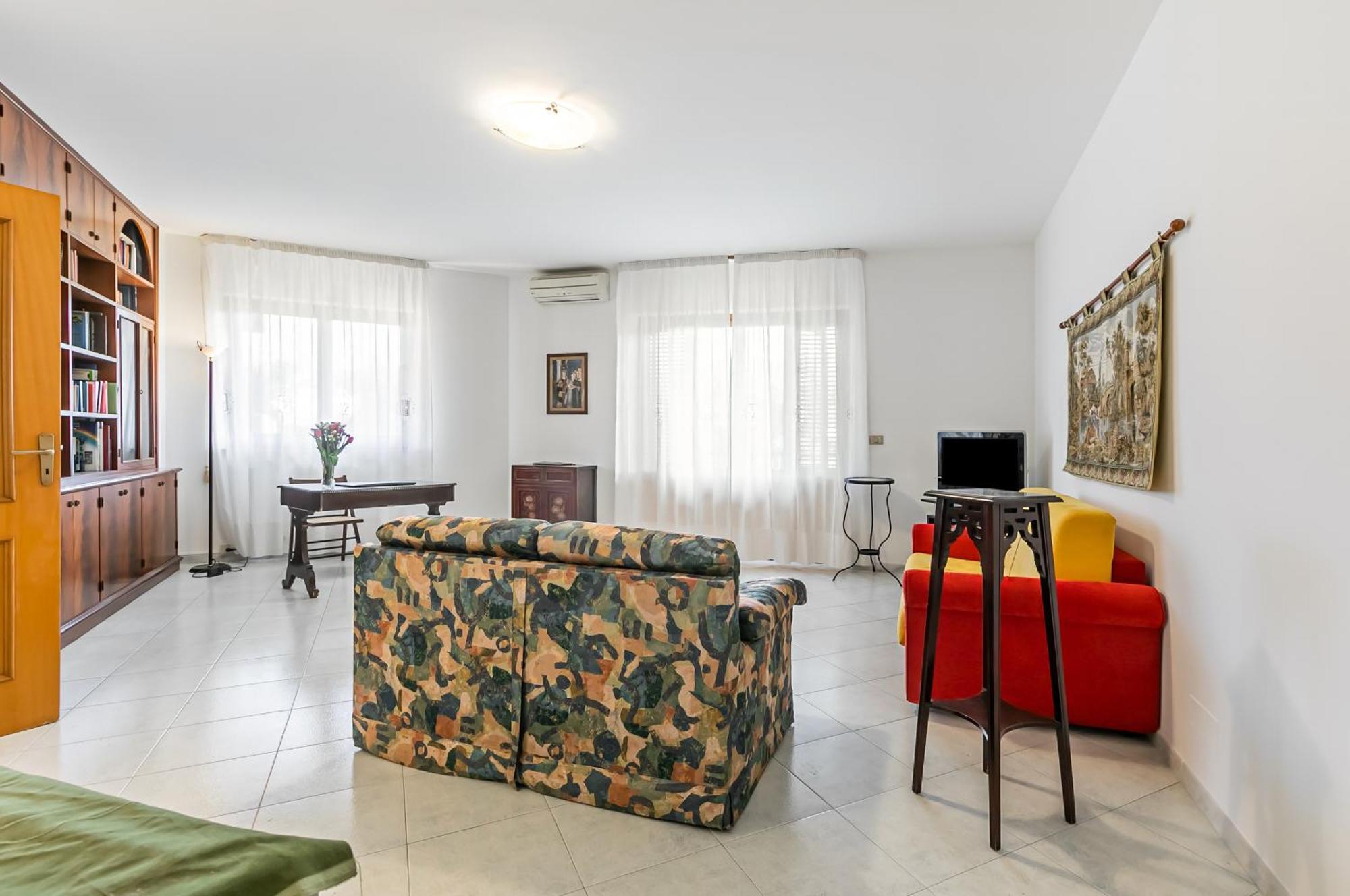 Palazzo Reale & Piazza Indipendenza Roomy Flat Палермо Екстериор снимка